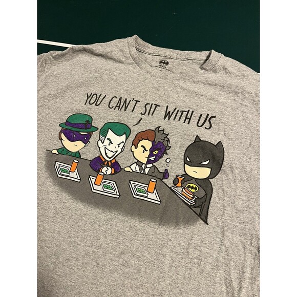Batman DC Comics School Lunch T-Shirt XL Gray Joker Two Face Riddler Super Hero - Picture 1 of 7